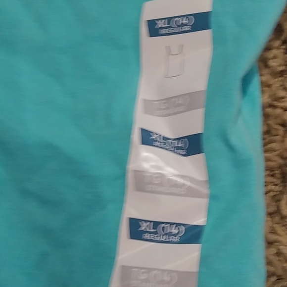 Adjustable Spagetti Strap with Build in Bra - Picture 2 of 4